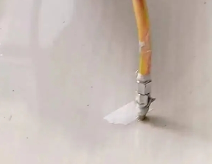 南华瓷砖空鼓维修公司专业解答在瓷砖铺贴过程中，如果使用的砂料过粗（如全部使用了粗砂），可能会导致以下问题